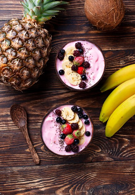 Foto postre helado con crema agradable con acai