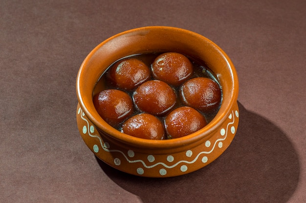 Postre indio: Gulab Jamun en olla de barro