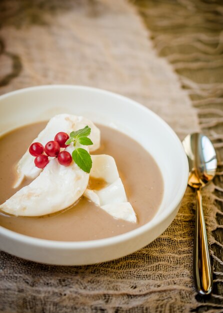 Postre de isla flotante