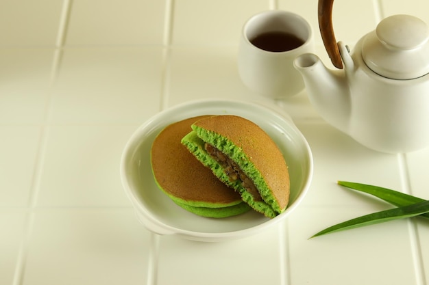 Postre japonés, pastel de té verde Dorayaki Pan con frijol mungo