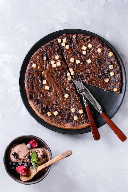 Postre pizza de chocolate