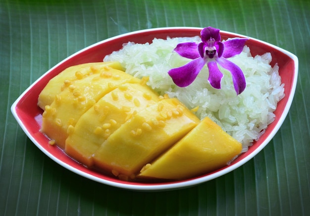 Postre tailandés Mango con arroz glutinoso