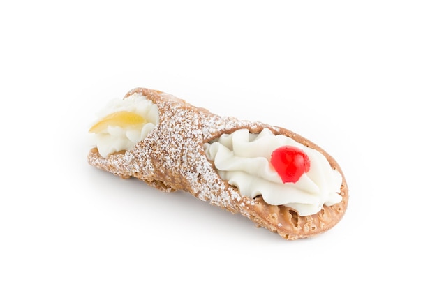 El postre típico siciliano es el cannoli con frutas confitadas.