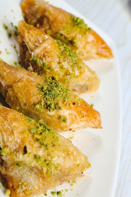 Postre tradicional baklava con anacardos