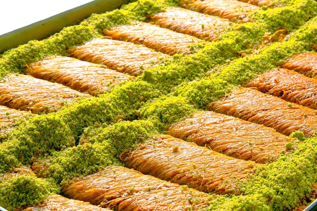 Postre tradicional turco baklava con anacardos Baklava casero con nueces y miel