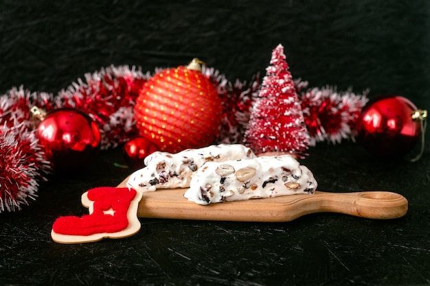 Postre de turrón dulce tradicional navideño español