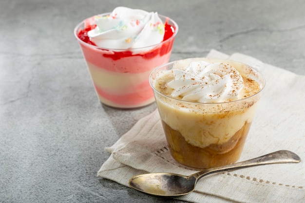 Postres a la olla en sabores plátano y fresa