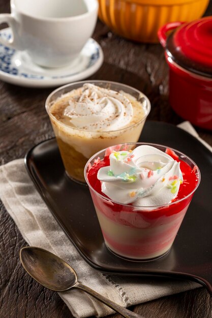 Postres a la olla en sabores plátano y fresa