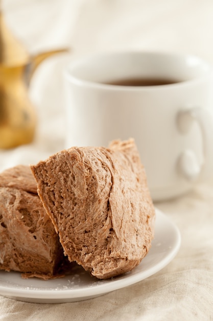 Postres orientales tradicionales sobre la mesa