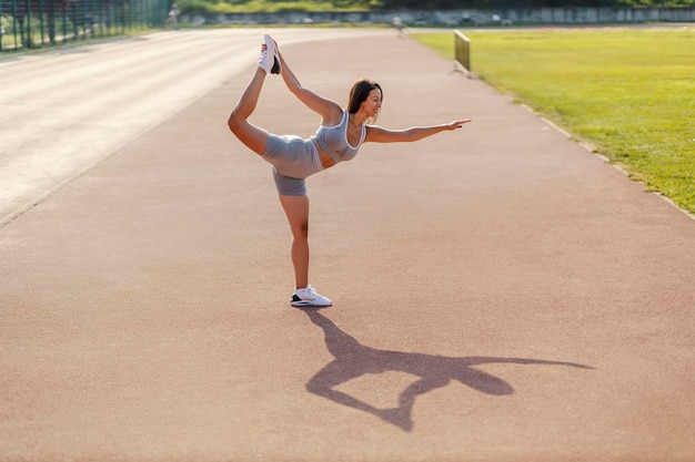 Postura de ejercicio de bailarina