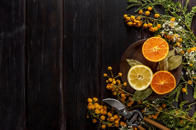 Foto postura plana de frutas cítricas com espaço de cópia