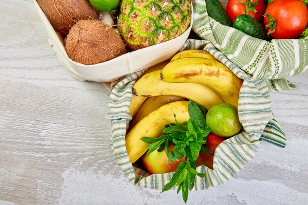 Postura plana de sacos de algodão eco friendly compras de supermercado com frutas e vegetais orgânicos