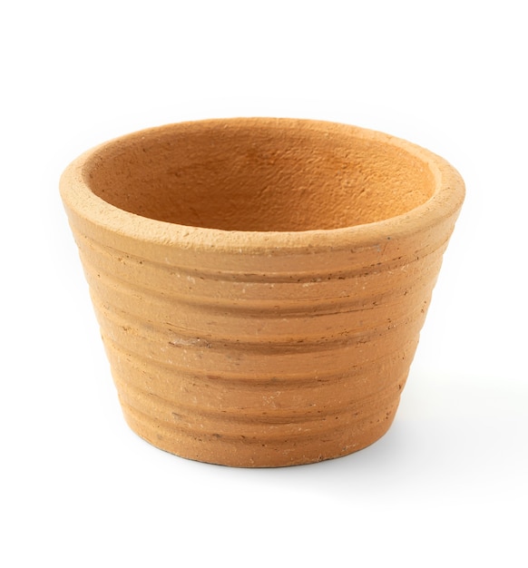 Pote de terracota isolado em um fundo branco.