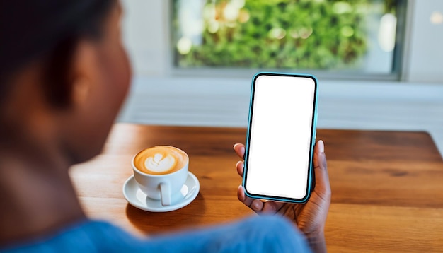 Potenciando su día de conectividad Café y una pantalla clara que abraza la productividad sin problemas