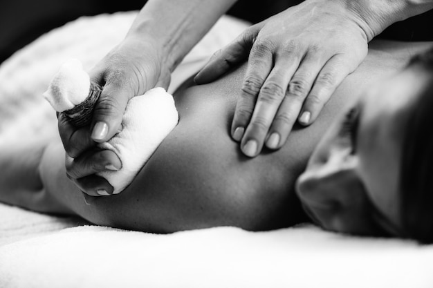 Potli Dry Massage Therapy no Ayurvedic Wellness Center