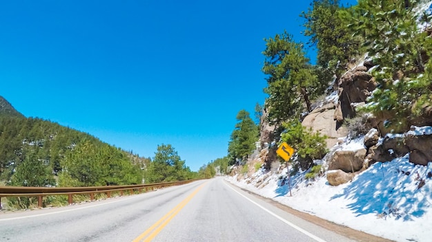 POV-Sicht – Fahrt nach Westen zum Estes Park auf dem Highway 36.