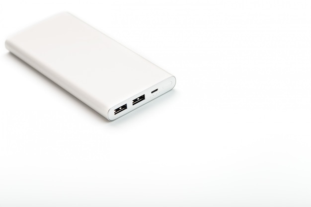 Power Bank zum Aufladen Ihres Smartphones Universeller externer Akku für freien Speicherplatz und minimalistische Komposition.