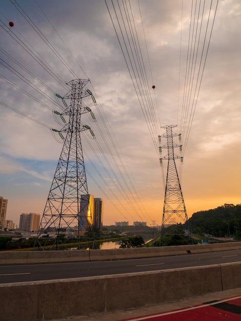 Power Tower desde el puente Laguna en Sao Paulo