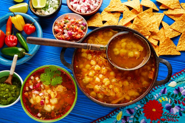 Pozole com mote guisado de milho grande do méxico