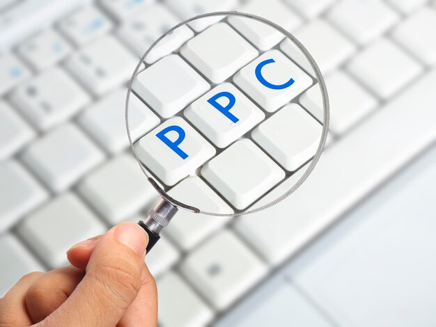 Foto ppc pay per click internet concepto de negocio en línea palabras tipografía vista superior diseño de letras