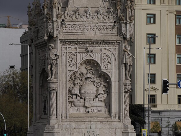 Praça Colombo com Monumento a Cristóvão Colombo (Plaza de Colon) em Madrid