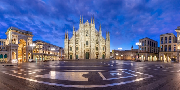 Praça da Catedral em Milão, na Lombardia, Itália