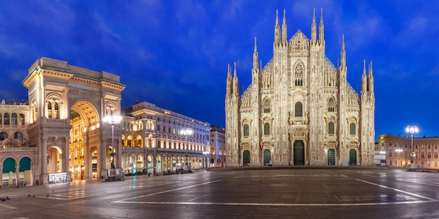 Praça da catedral em milão, na lombardia, itália