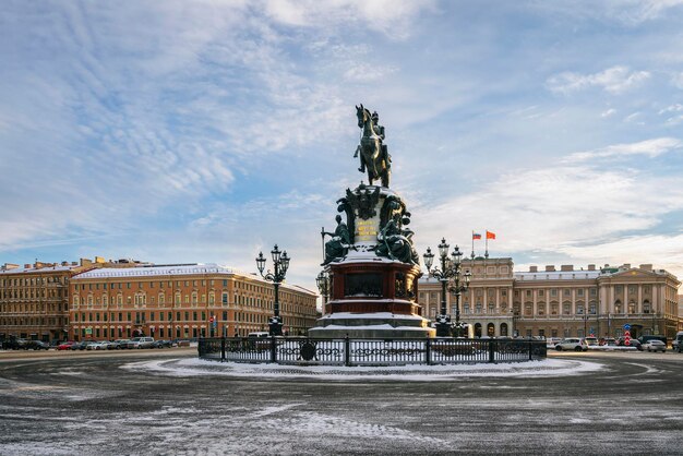 Praça de São Isaac e o Monumento ao Imperador Nicolau I São Petersburgo Rússia