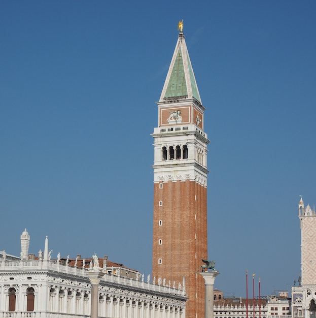 Praça de São Marcos vista na bacia de São Marcos em Veneza