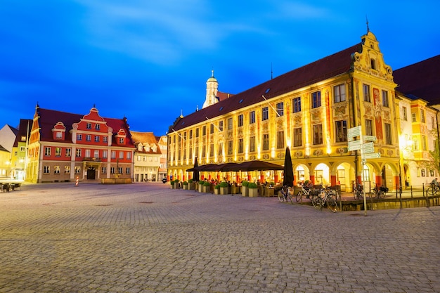 Praça do Mercado, na cidade velha de Memmingen. Memmingen é uma cidade da Suábia, na Baviera, Alemanha.