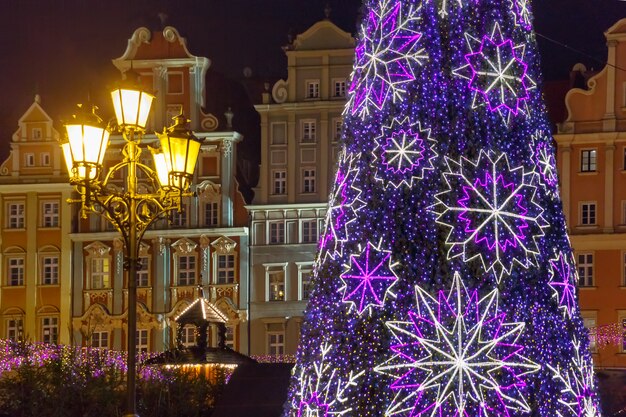 Praça do mercado na noite de Natal, Wroclaw, Polônia