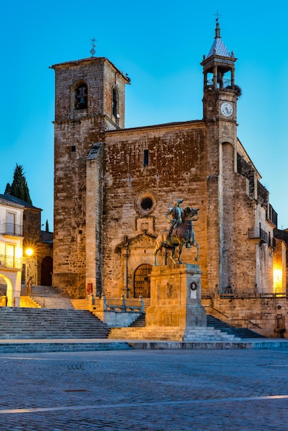 Foto praça principal da cidade de trujillo na extremadura espanha