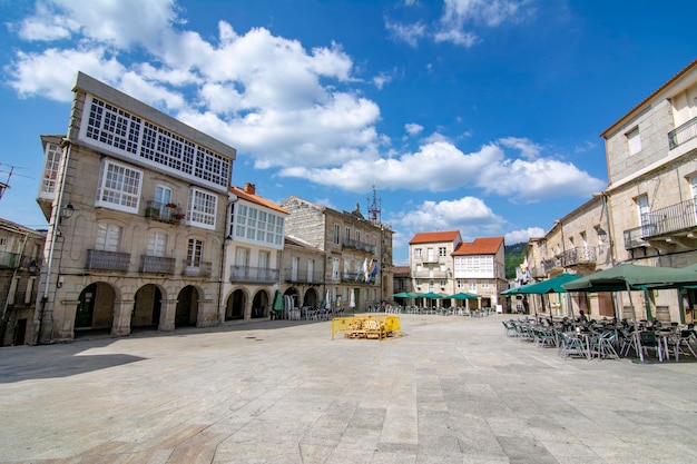 Praça principal da cidade medieval de Ribadavia Espanha