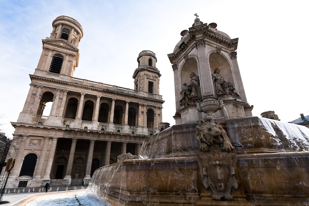 Praça saint sulpice paris