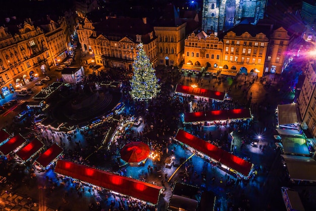 PRAGA REPÚBLICA CHECA 22 DE DICIEMBRE DE 2015 Plaza de la Ciudad Vieja en Praga República Checa