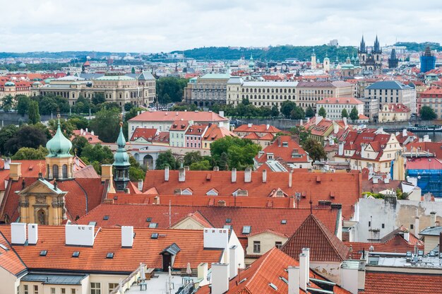 Praga, república checa telhados da cidade, vista bonita.