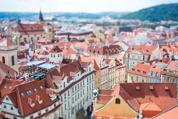 Prager Blick auf die Stadt von oben. Tilt-Shift-Objektiv.