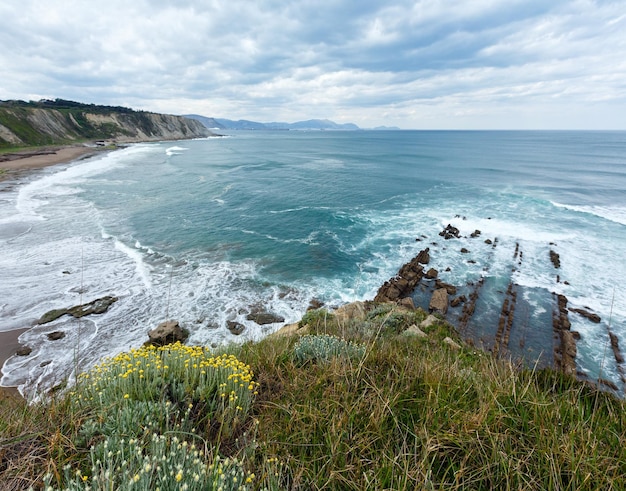 Praia Azkorri ou Gorrondatxe na cidade de Getxo, Biscaia, País Basco (Espanha).