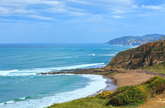 Praia Azkorri ou Gorrondatxe na cidade de Getxo, Biscaia, País Basco, Espanha.