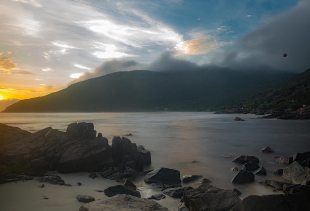 Praia da Armação Santa Catarina Brasil famosa por suas paredes rochosas