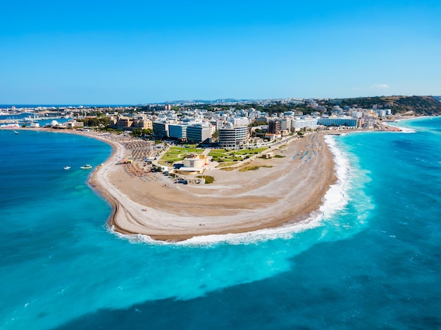 Praia da cidade da ilha de Rodes Grécia