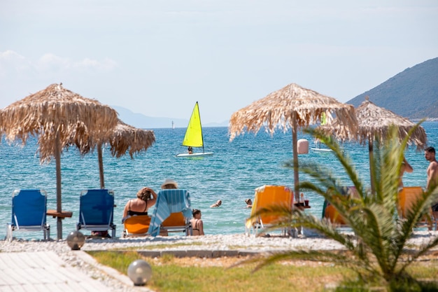 Praia da cidade de Vasiliki na ilha de Lefkada