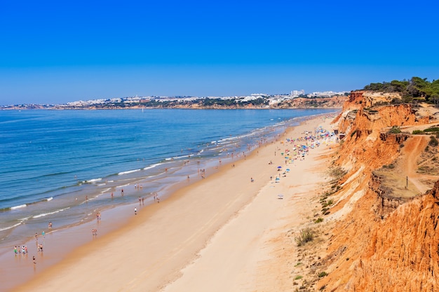 Praia da Falésia em Albufeira, região do Algarve em Portugal