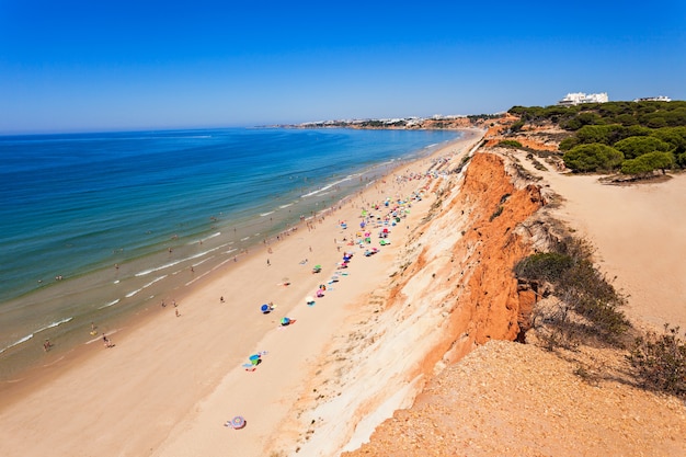 Praia da Falésia em Albufeira, região do Algarve em Portugal