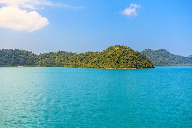 Praia da ilha de Koh Chang, Tailândia