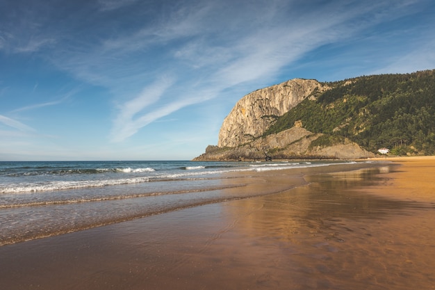 Praia da Laga na costa do País Basco