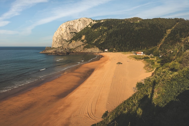 Praia da Laga na costa do País Basco