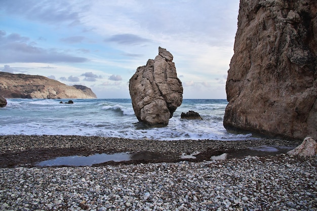 Praia de Afrodite no mar Mediterrâneo, Chipre