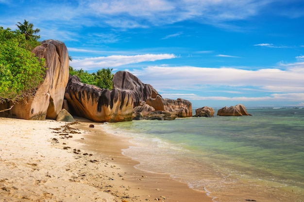 Praia de Anse source dargent na ilha seychelles de la digue