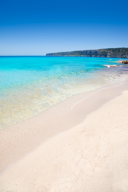 Praia de areia branca de Belearic Formentera Escalo